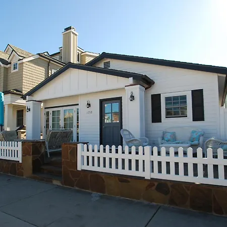 1759 Miramar Dr Villa